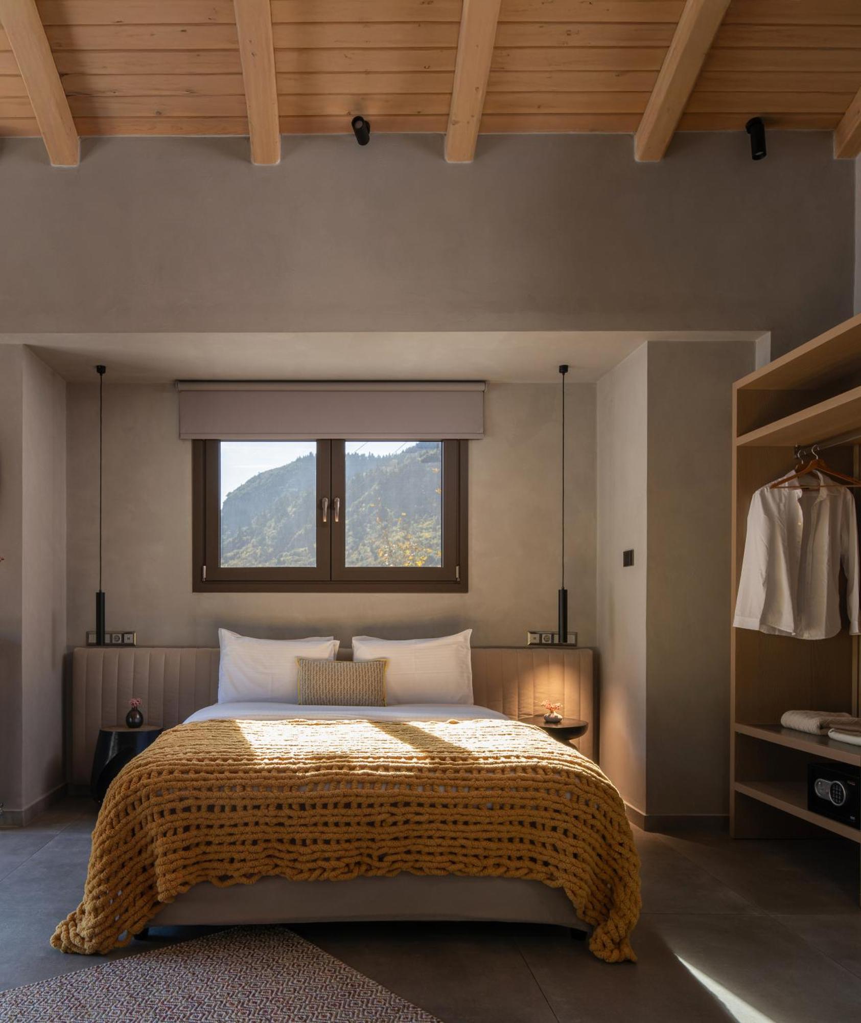 Evora Luxury Suites Mega Chorio Exterior photo