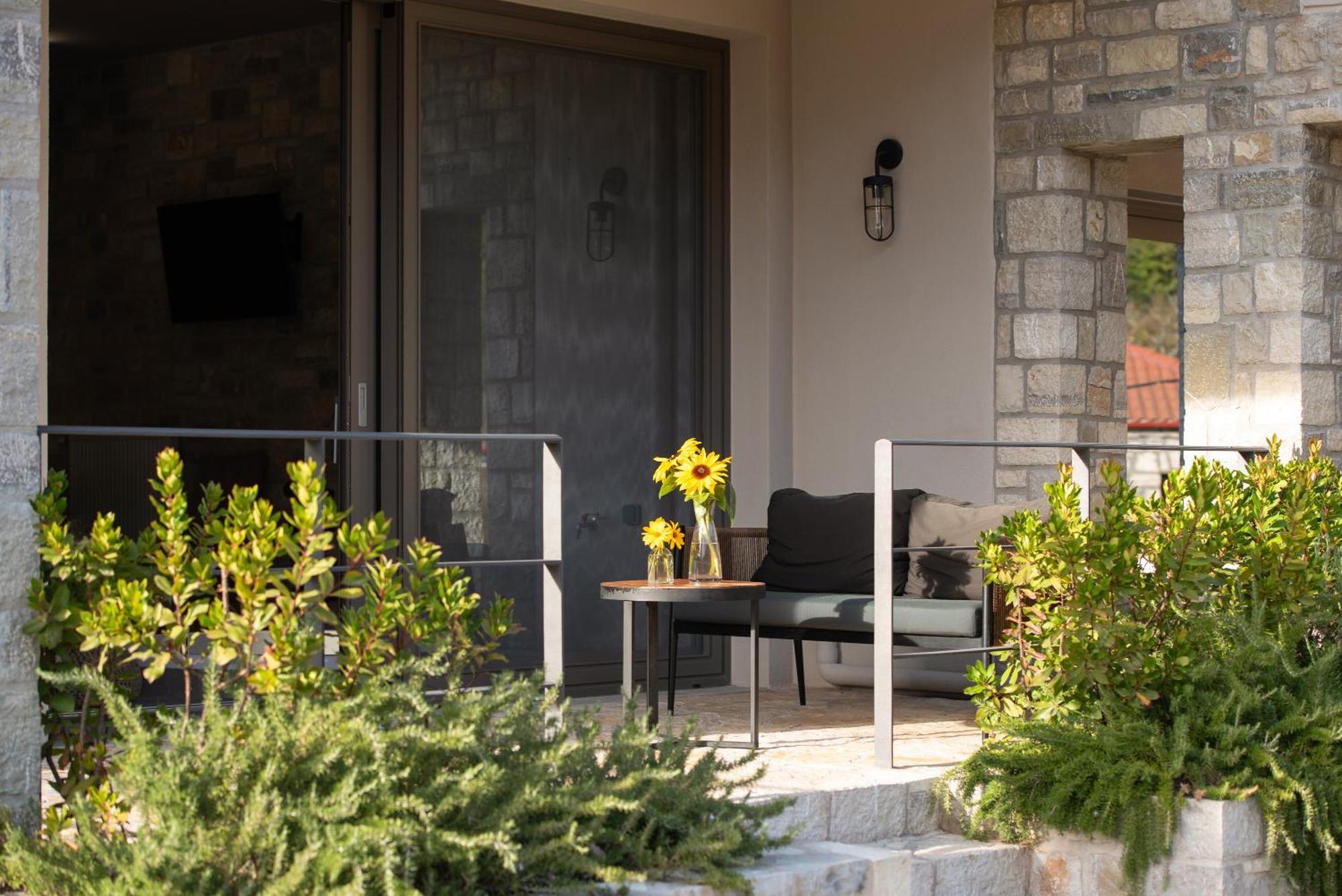 Evora Luxury Suites Mega Chorio Exterior photo